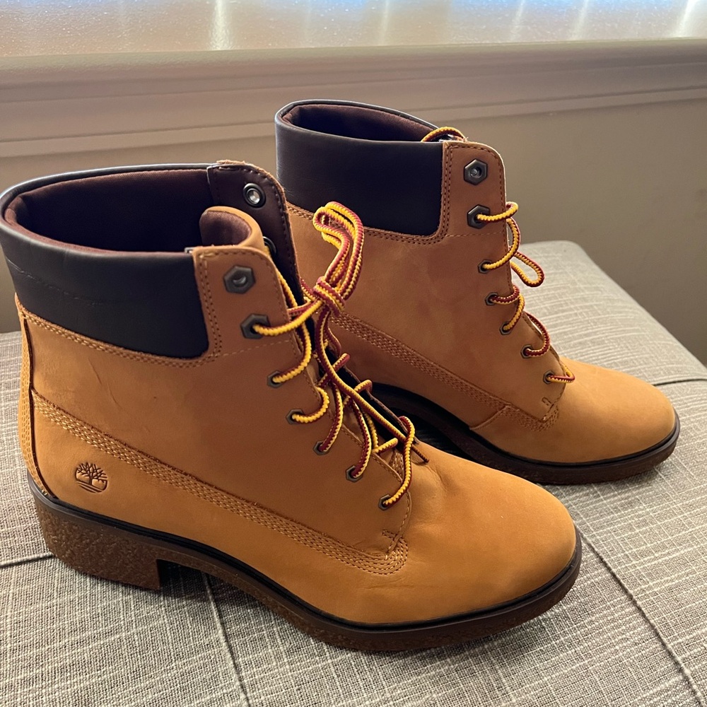 Timberland Women Boots w/heel, 8.5, tan